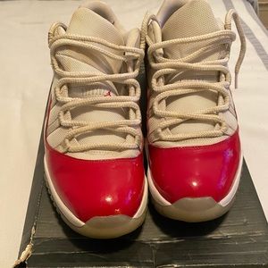 Jordan retro 11 low ‘’cherrys’’ size 11